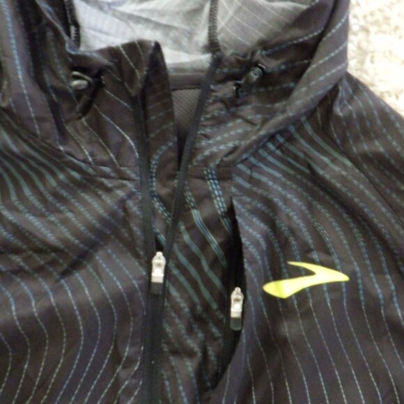 Brooks Mens Canopy Lightweight Performance Running Jacket Size Medium Black Blue - Picture 6 of 9
